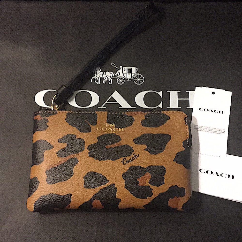 COACH - ZIP WRISTLET WITH LEOPARD PRINT (NWT)
